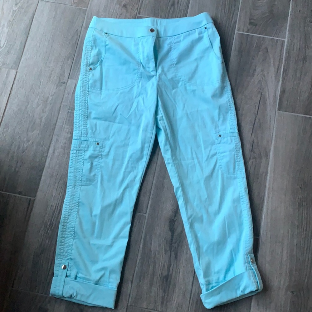 Chico’s CARGO CROPS